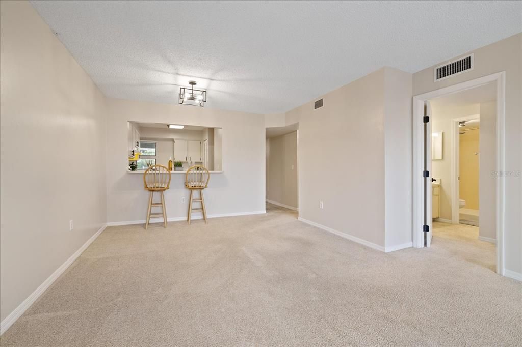 For Sale: $165,000 (2 beds, 2 baths, 1146 Square Feet)
