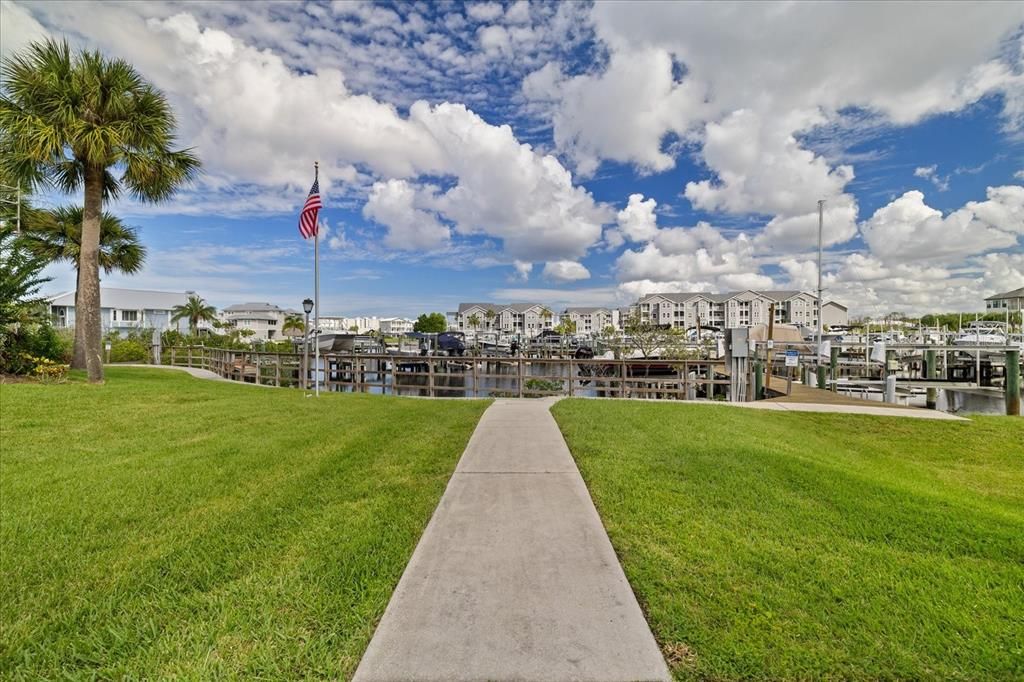 For Sale: $165,000 (2 beds, 2 baths, 1146 Square Feet)