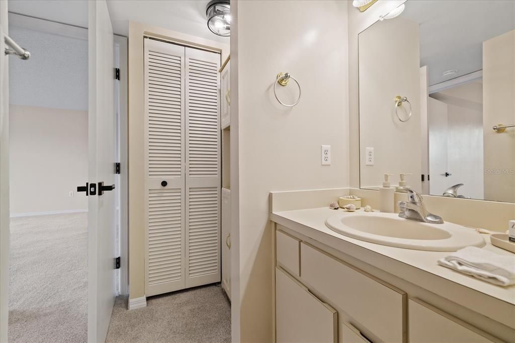 For Sale: $165,000 (2 beds, 2 baths, 1146 Square Feet)