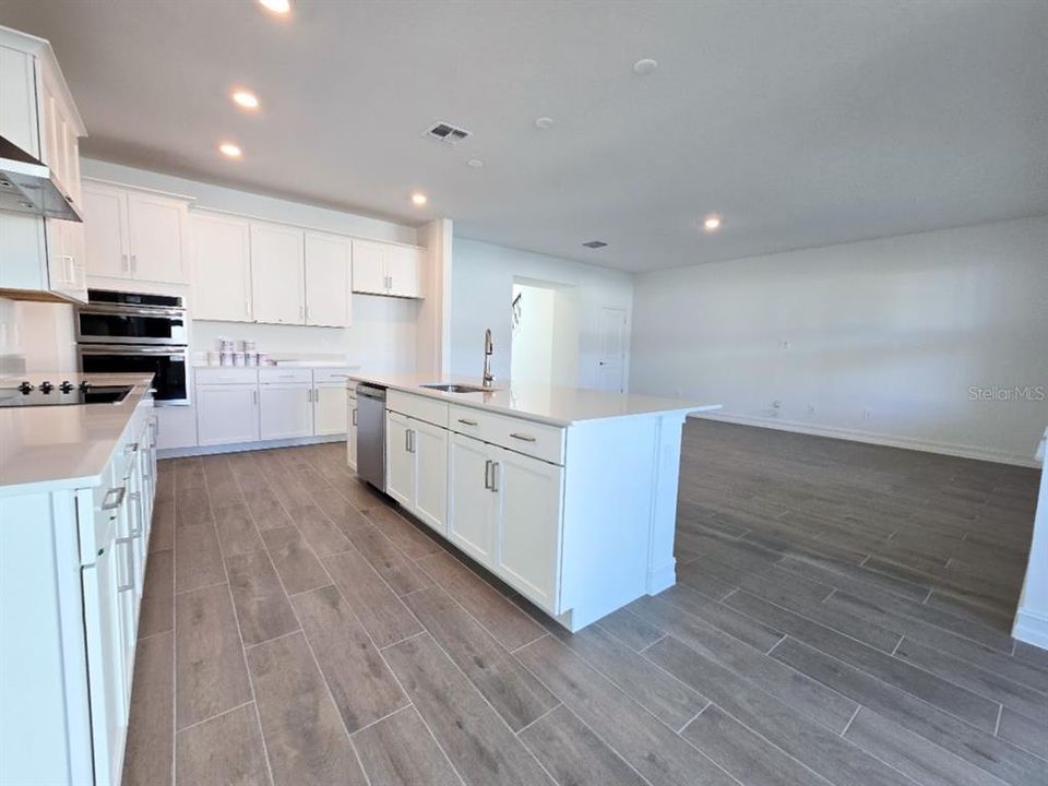 For Rent: $4,250 (5 beds, 4 baths, 3230 Square Feet)