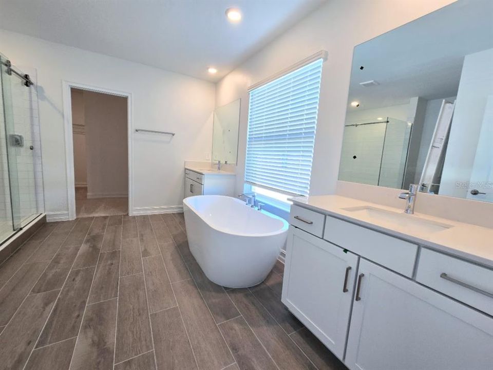 For Rent: $4,250 (5 beds, 4 baths, 3230 Square Feet)