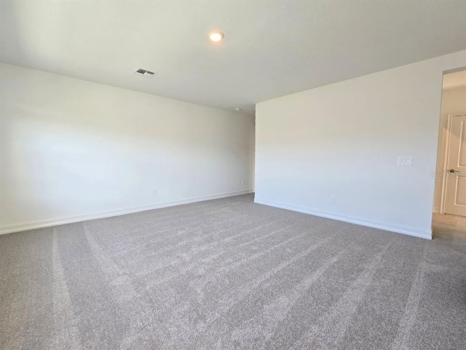 For Rent: $4,250 (5 beds, 4 baths, 3230 Square Feet)