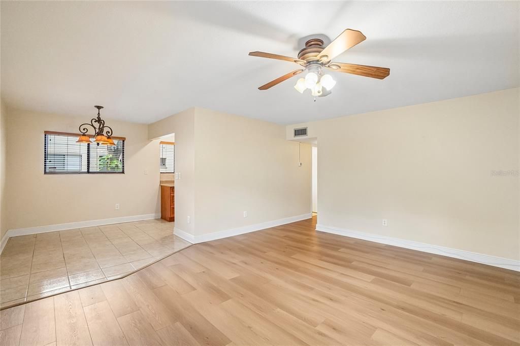 For Sale: $165,000 (2 beds, 2 baths, 960 Square Feet)