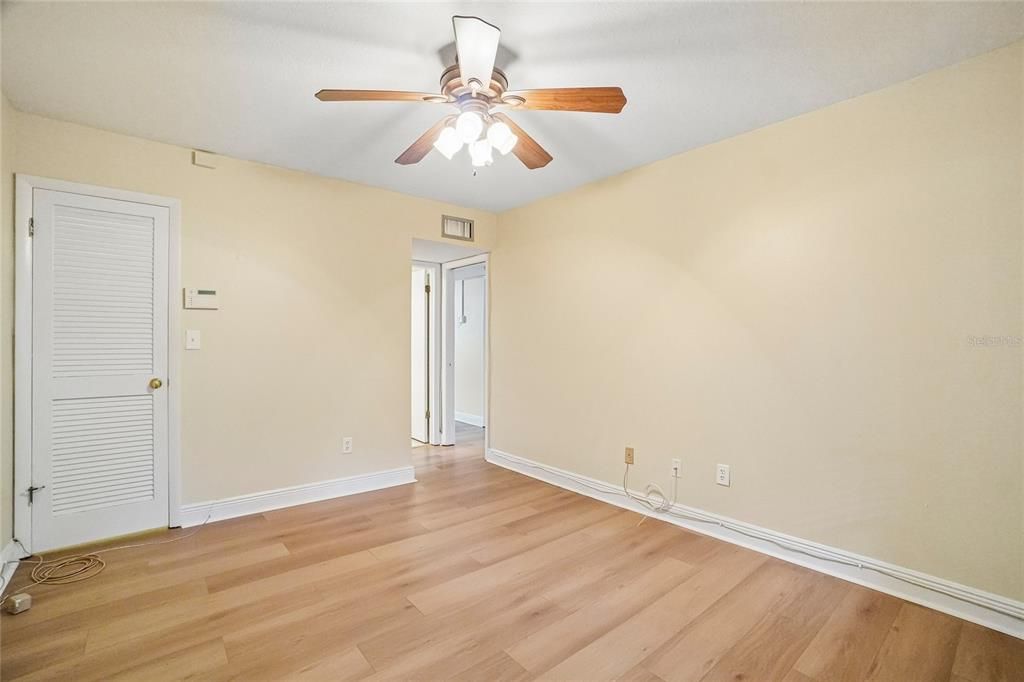 For Sale: $165,000 (2 beds, 2 baths, 960 Square Feet)