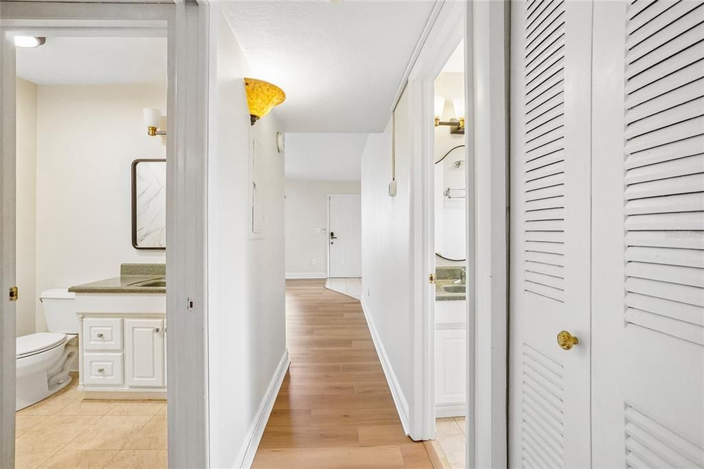 For Sale: $165,000 (2 beds, 2 baths, 960 Square Feet)