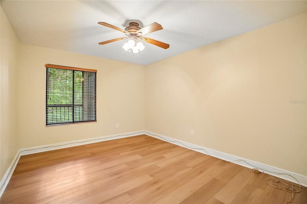 For Sale: $165,000 (2 beds, 2 baths, 960 Square Feet)
