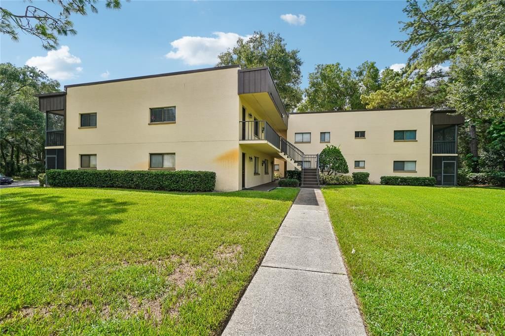 For Sale: $165,000 (2 beds, 2 baths, 960 Square Feet)