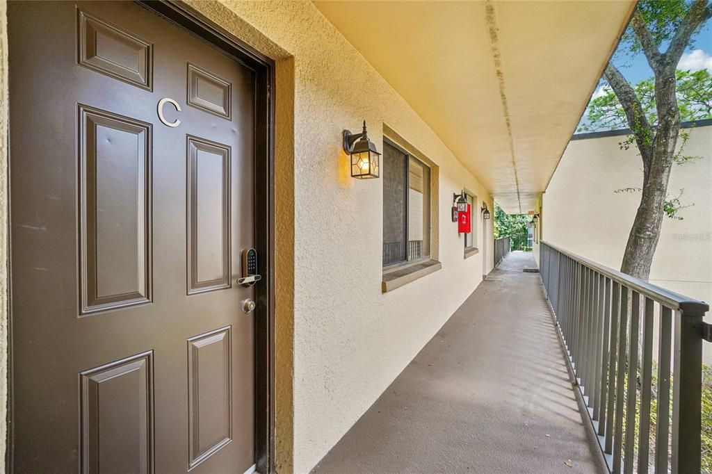 For Sale: $165,000 (2 beds, 2 baths, 960 Square Feet)