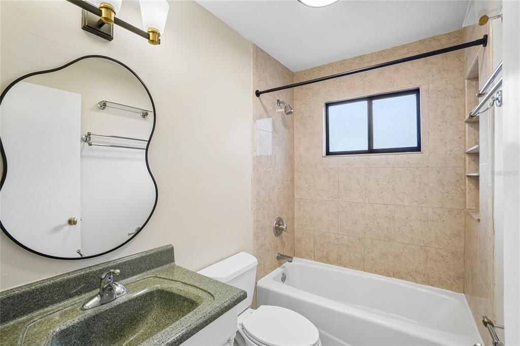 For Sale: $165,000 (2 beds, 2 baths, 960 Square Feet)
