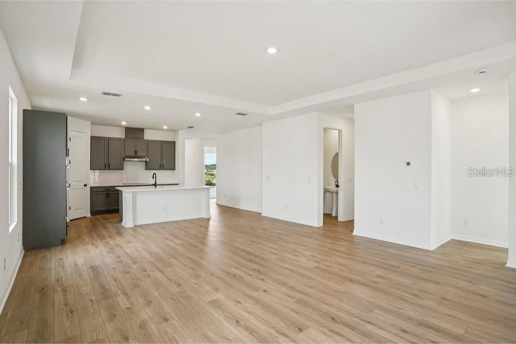 For Rent: $2,700 (4 beds, 2 baths, 2754 Square Feet)