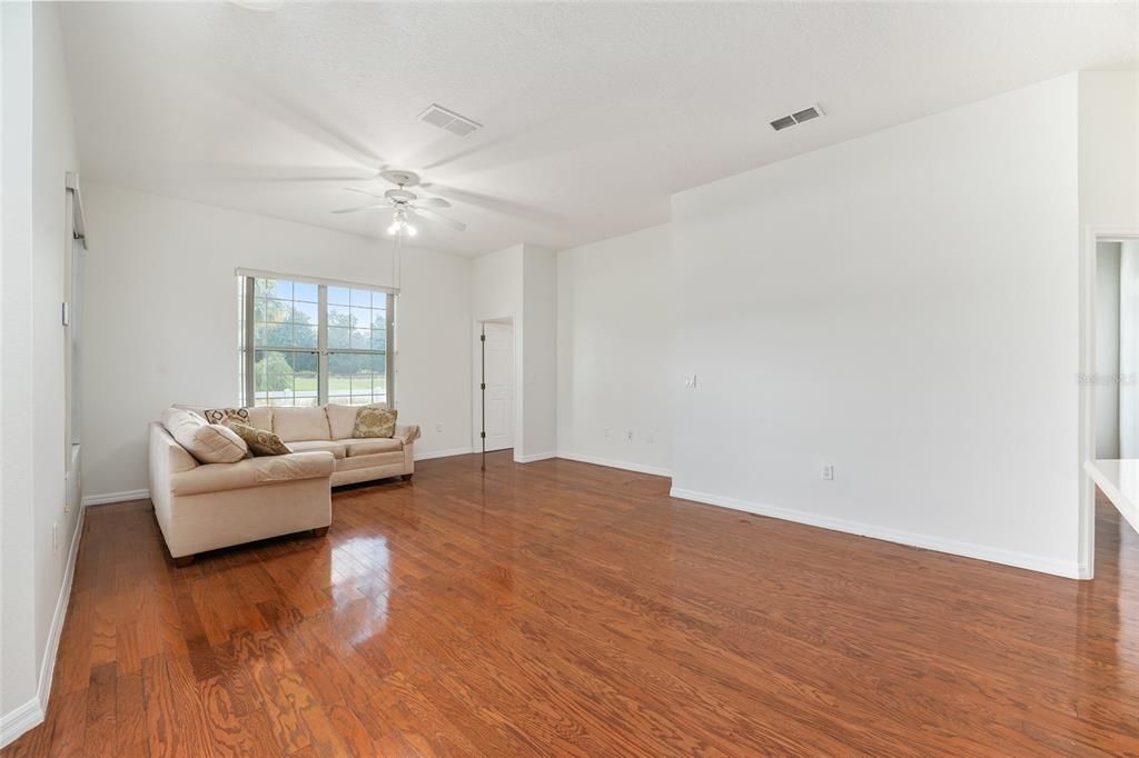 En Venta: $394,550 (3 camas, 2 baños, 2298 Pies cuadrados)