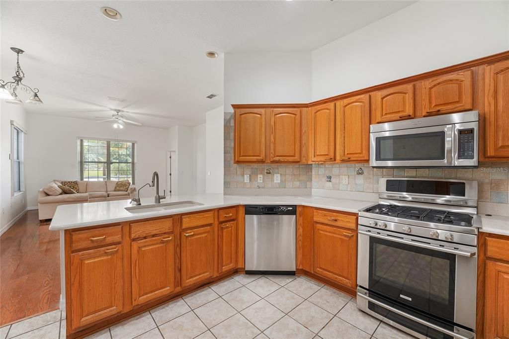 En Venta: $394,550 (3 camas, 2 baños, 2298 Pies cuadrados)