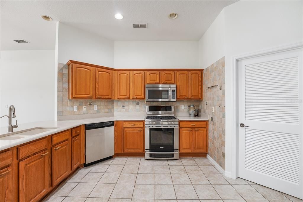En Venta: $394,550 (3 camas, 2 baños, 2298 Pies cuadrados)