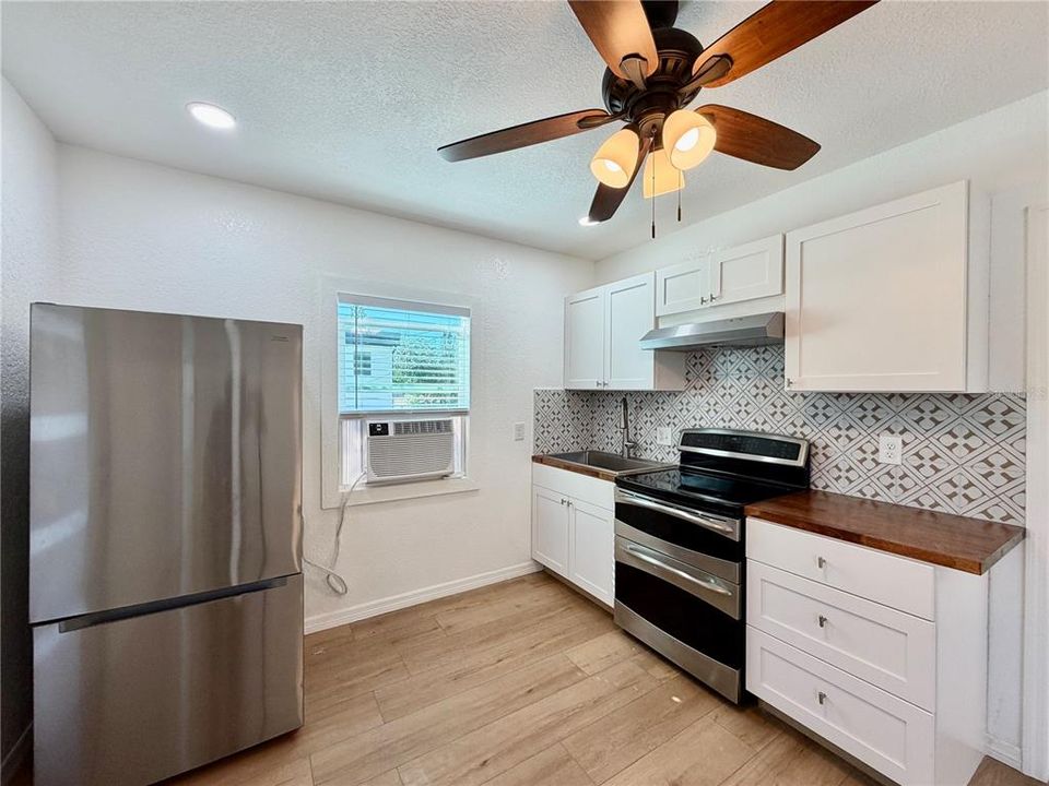 For Rent: $1,700 (1 beds, 1 baths, 760 Square Feet)