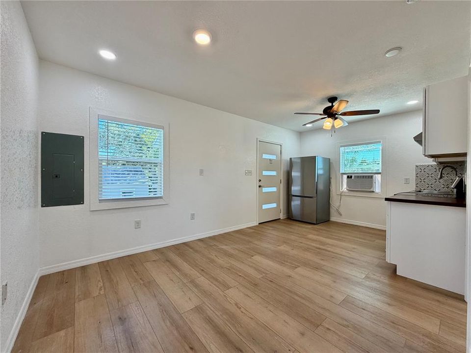For Rent: $1,700 (1 beds, 1 baths, 760 Square Feet)