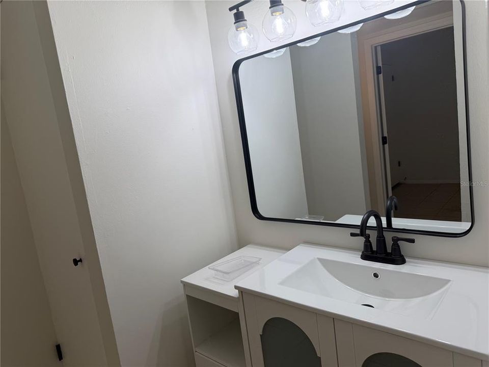 For Rent: $1,400 (2 beds, 1 baths, 788 Square Feet)