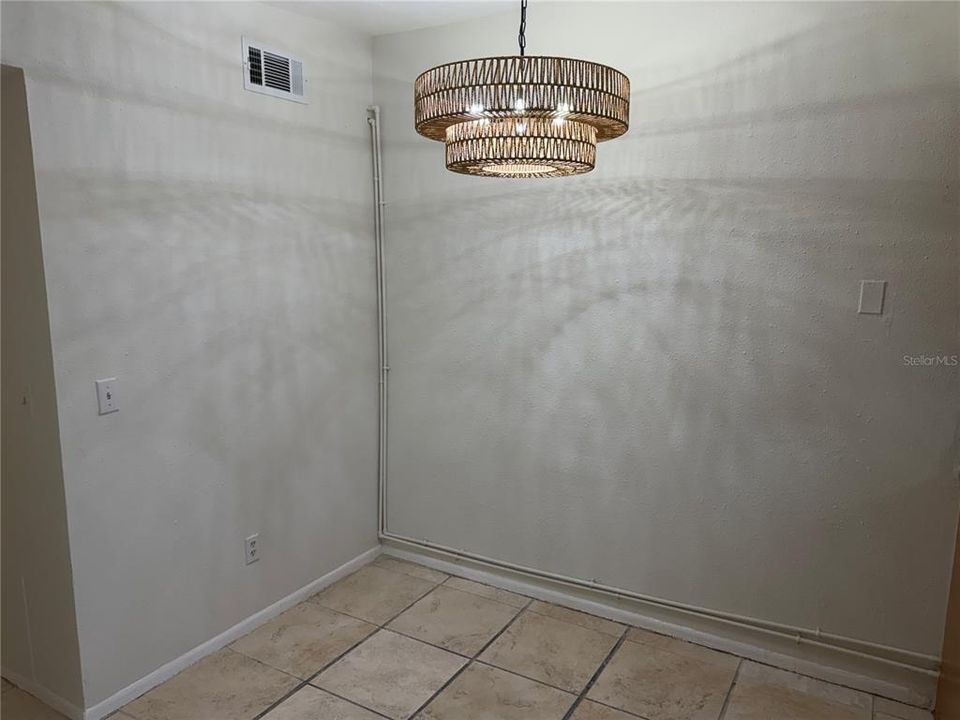 For Rent: $1,400 (2 beds, 1 baths, 788 Square Feet)
