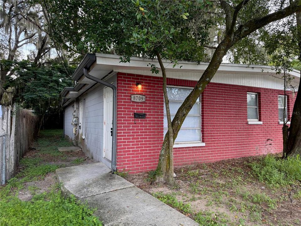 For Rent: $1,400 (2 beds, 1 baths, 788 Square Feet)