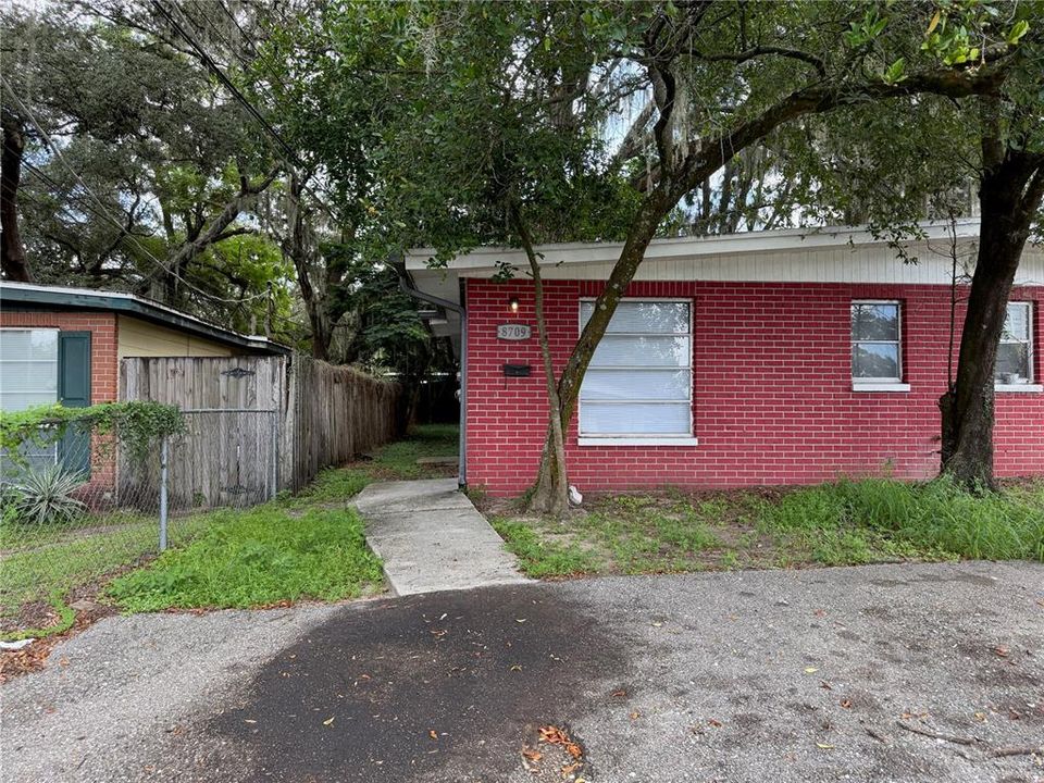 For Rent: $1,400 (2 beds, 1 baths, 788 Square Feet)