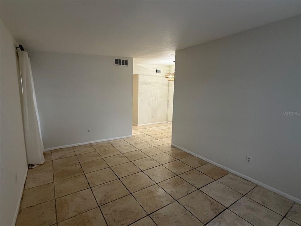 For Rent: $1,400 (2 beds, 1 baths, 788 Square Feet)