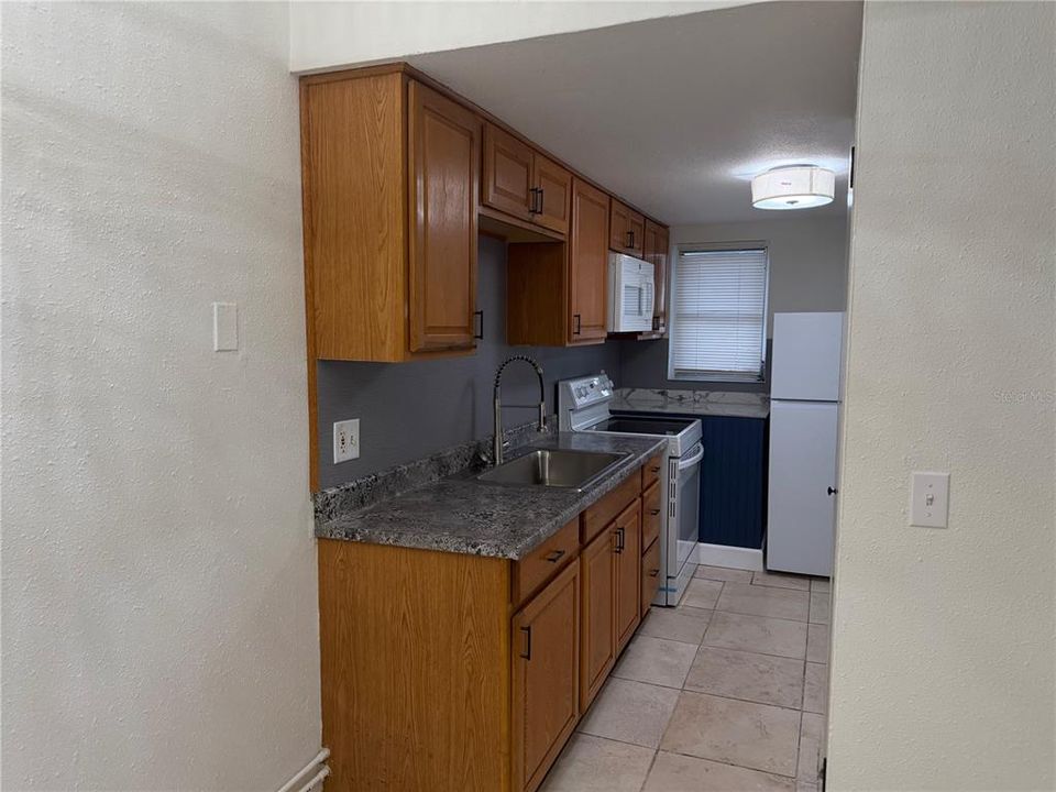 For Rent: $1,400 (2 beds, 1 baths, 788 Square Feet)