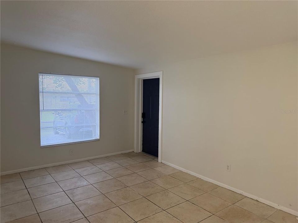 For Rent: $1,400 (2 beds, 1 baths, 788 Square Feet)