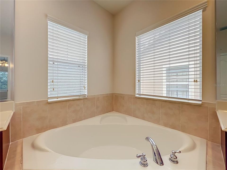 For Sale: $625,000 (4 beds, 2 baths, 2683 Square Feet)