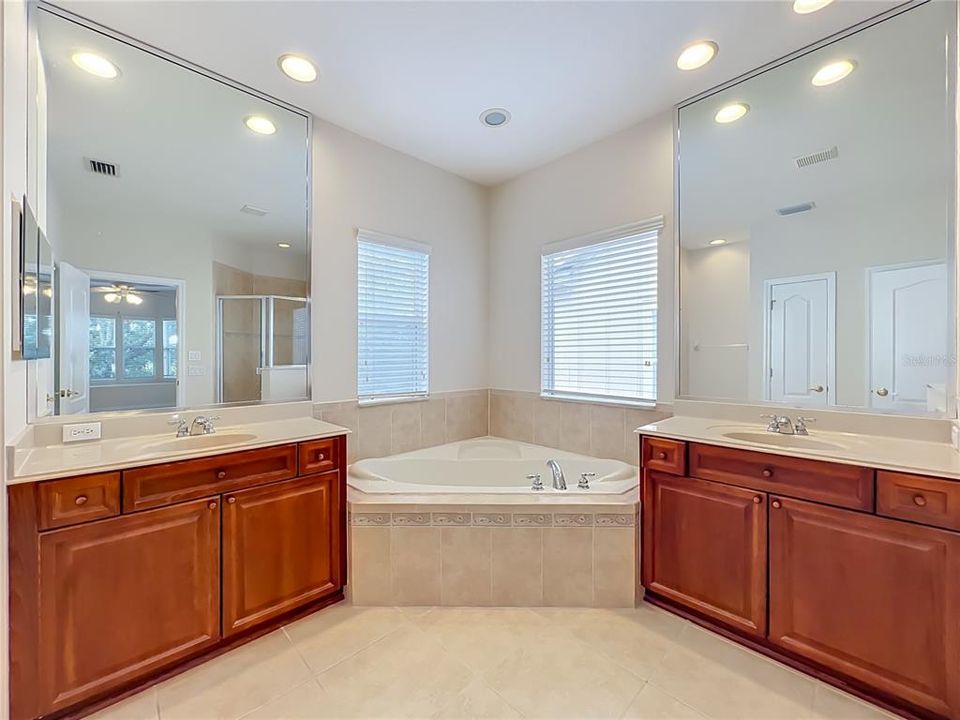 For Sale: $625,000 (4 beds, 2 baths, 2683 Square Feet)