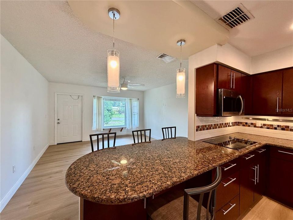 For Rent: $2,450 (2 beds, 1 baths, 852 Square Feet)