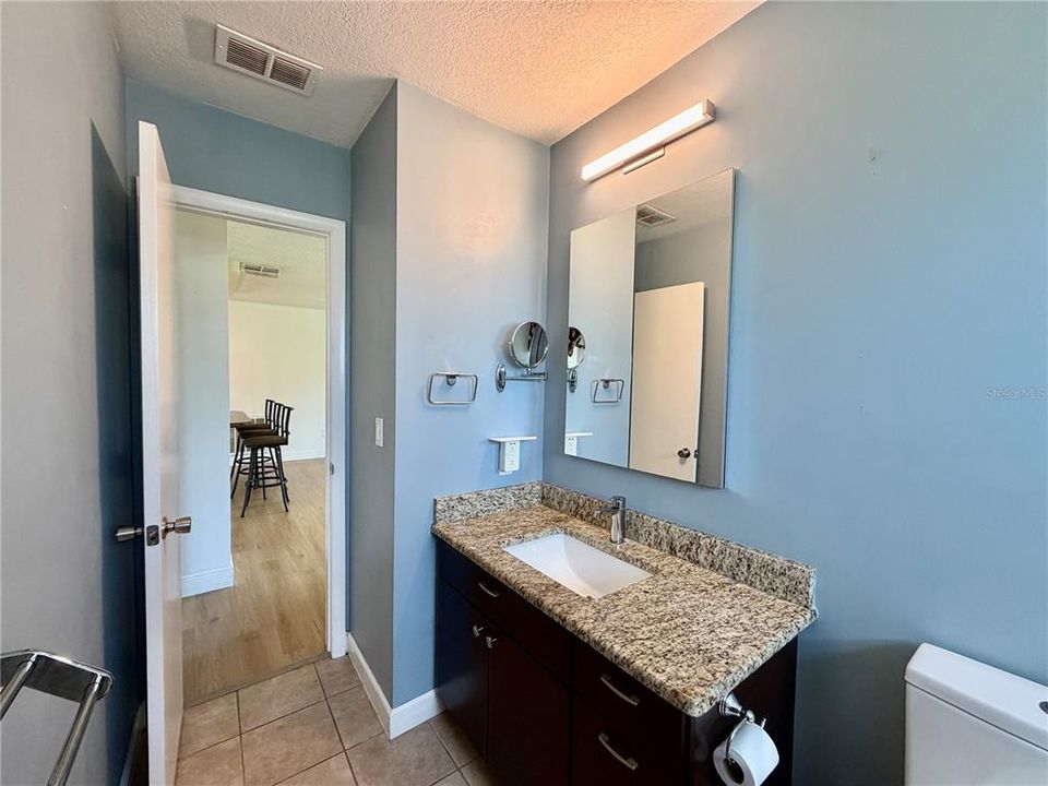 For Rent: $2,450 (2 beds, 1 baths, 852 Square Feet)