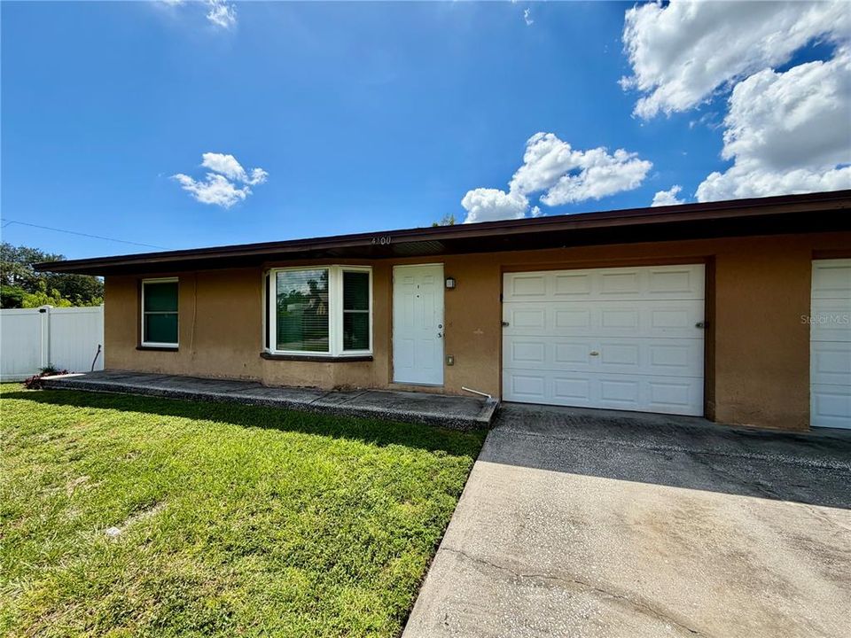 For Rent: $2,450 (2 beds, 1 baths, 852 Square Feet)
