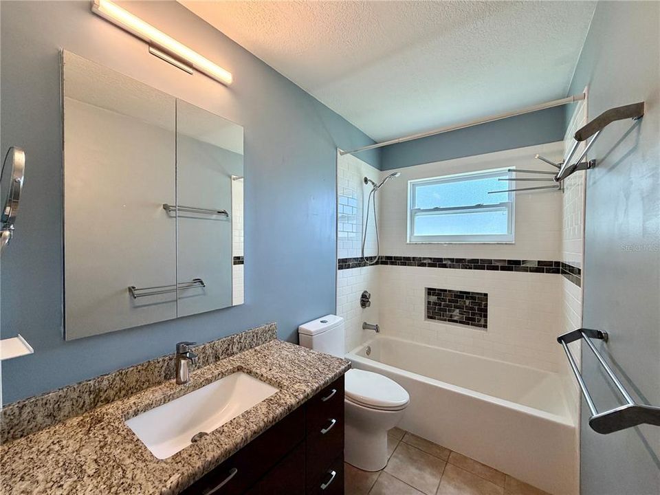 For Rent: $2,450 (2 beds, 1 baths, 852 Square Feet)