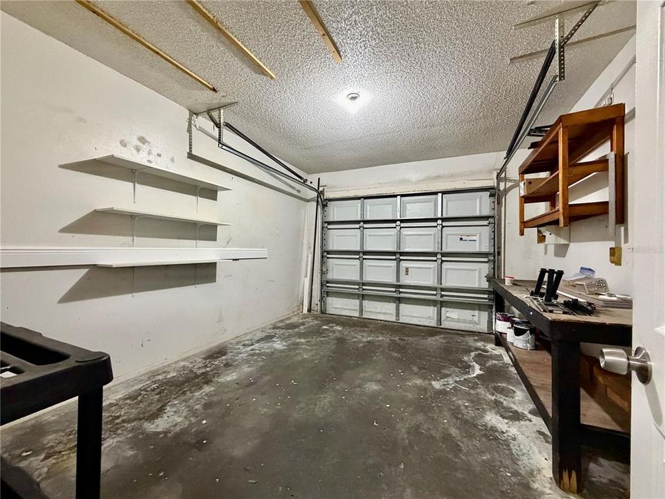 For Rent: $2,450 (2 beds, 1 baths, 852 Square Feet)