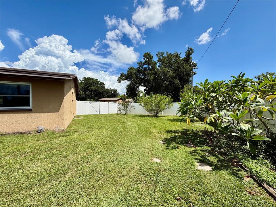 For Rent: $2,450 (2 beds, 1 baths, 852 Square Feet)