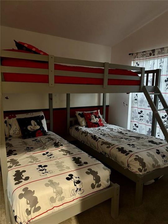 En Venta: $470,000 (4 camas, 3 baños, 1830 Pies cuadrados)