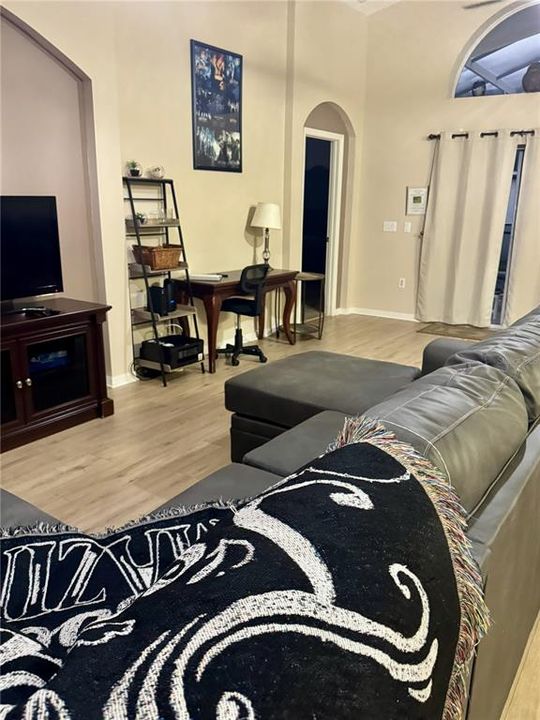En Venta: $470,000 (4 camas, 3 baños, 1830 Pies cuadrados)