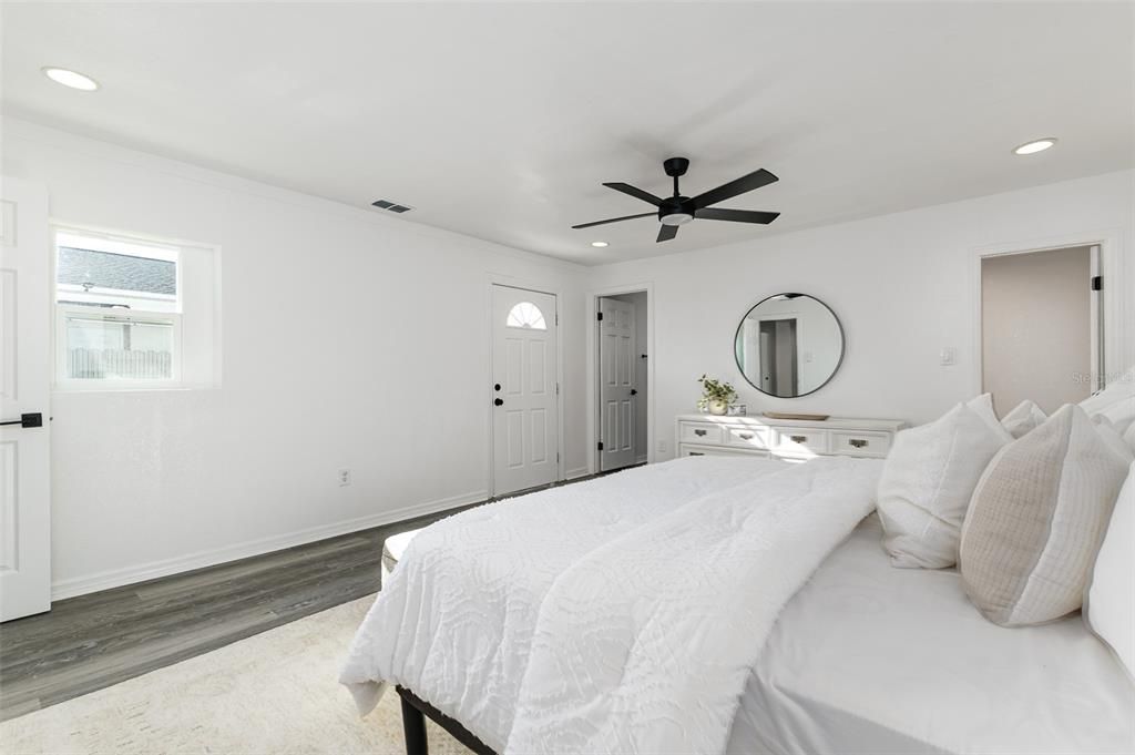 Active With Contract: $279,900 (4 beds, 2 baths, 2077 Square Feet)