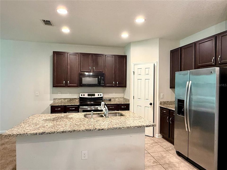For Sale: $375,000 (3 beds, 2 baths, 1557 Square Feet)