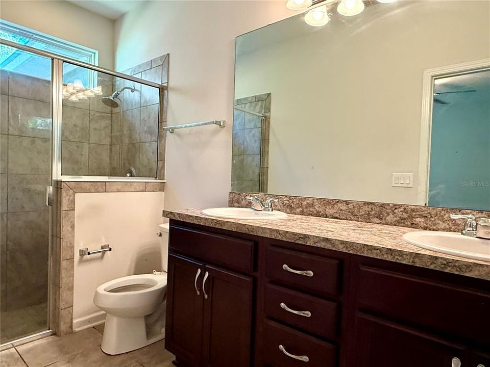 For Sale: $375,000 (3 beds, 2 baths, 1557 Square Feet)
