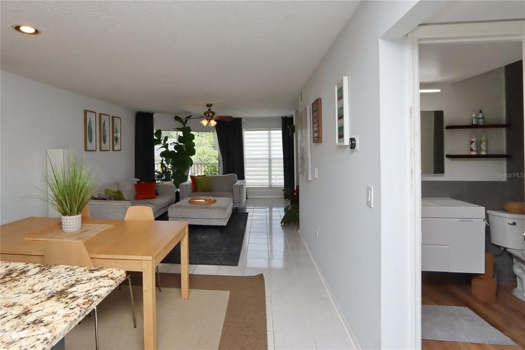 For Sale: $170,000 (2 beds, 2 baths, 990 Square Feet)