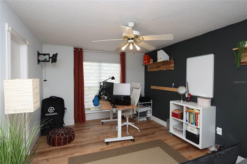For Sale: $170,000 (2 beds, 2 baths, 990 Square Feet)