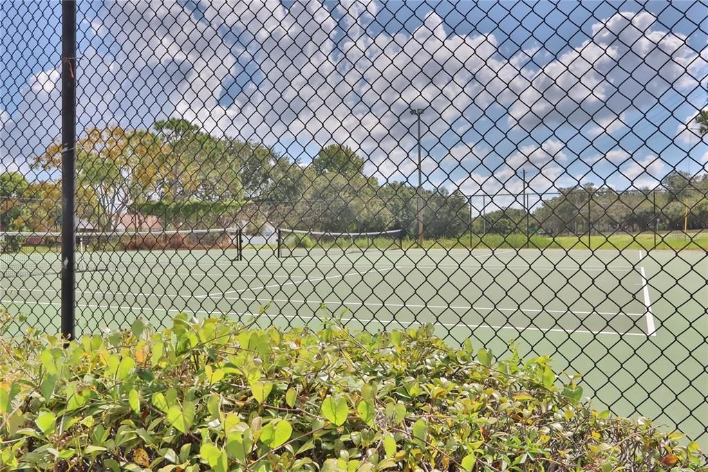 For Sale: $170,000 (2 beds, 2 baths, 990 Square Feet)