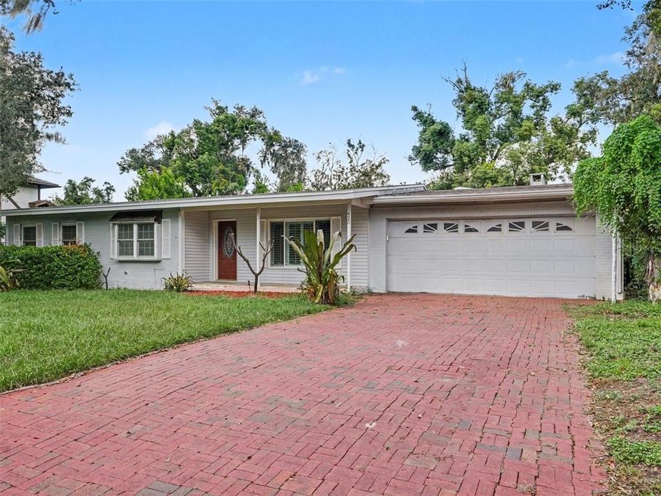 For Sale: $435,000 (3 beds, 3 baths, 2135 Square Feet)