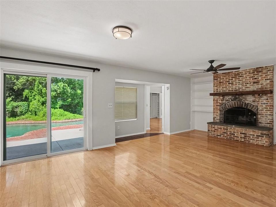 For Sale: $435,000 (3 beds, 3 baths, 2135 Square Feet)