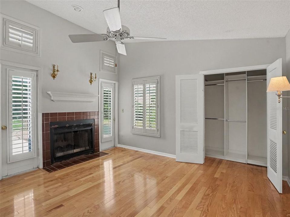 For Sale: $435,000 (3 beds, 3 baths, 2135 Square Feet)
