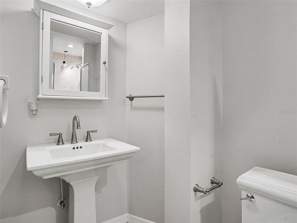 For Sale: $435,000 (3 beds, 3 baths, 2135 Square Feet)