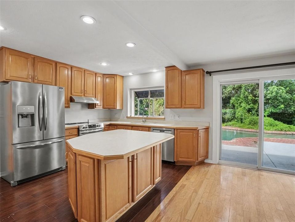 For Sale: $435,000 (3 beds, 3 baths, 2135 Square Feet)