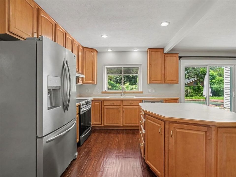 For Sale: $435,000 (3 beds, 3 baths, 2135 Square Feet)