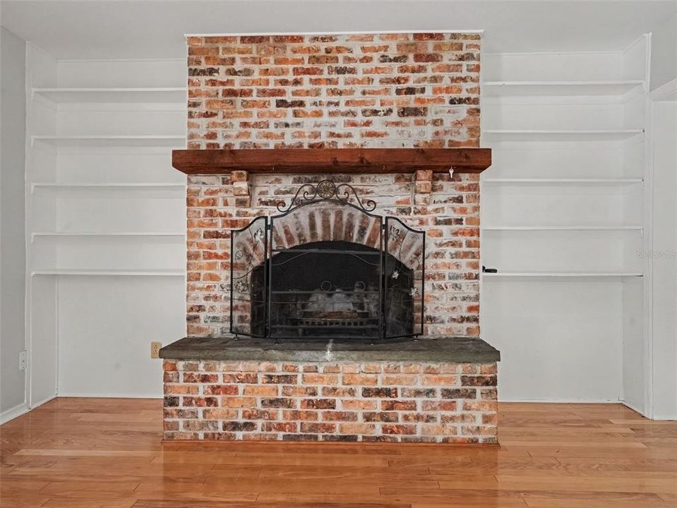 For Sale: $435,000 (3 beds, 3 baths, 2135 Square Feet)