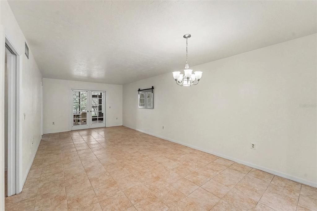 For Sale: $135,000 (2 beds, 2 baths, 990 Square Feet)